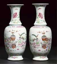 19th century A pair of famille rose vases